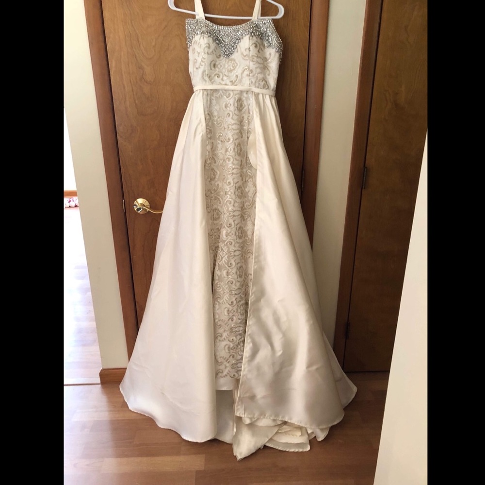 Mac Duggal dress size 6 - Candlelight (ivory)